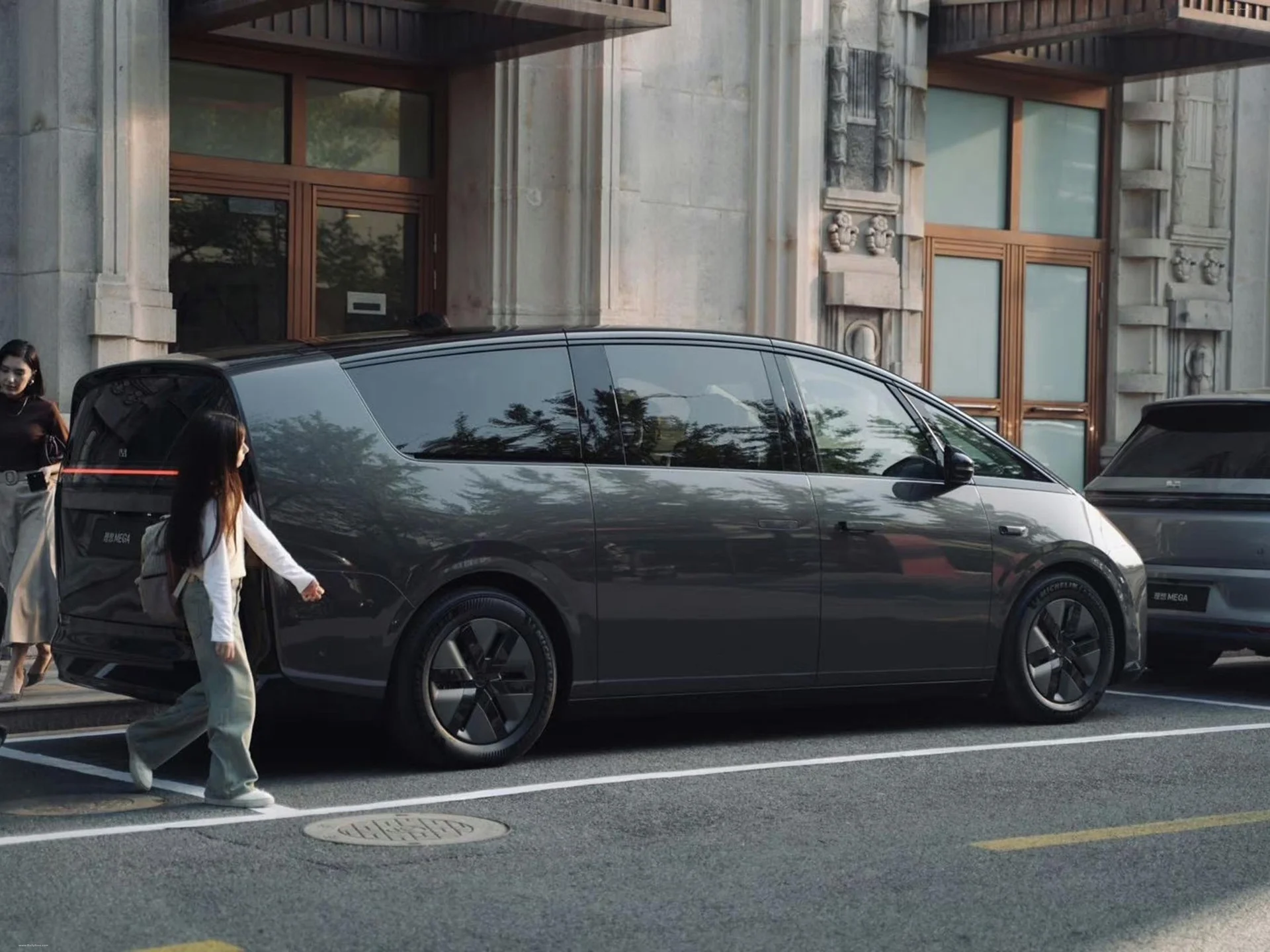 Li Auto MEGA detail 5