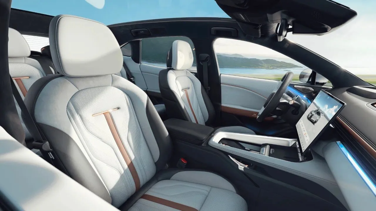 Zeekr 007 GT interior detail 1